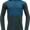 Devold Herøy Hybrid Jas Heren, Groen/petrol 1 Devold Herøy Hybrid Jas Heren, Groen/petrol -Winter Mode Winkel devold heroy hybrid jacket men woods flood 1