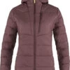 Fjällräven Fjällräven Keb Gevoerde Capuchon Jas Dames, Violet -Winter Mode Winkel fjaellraeven keb padded hoodie women port 1